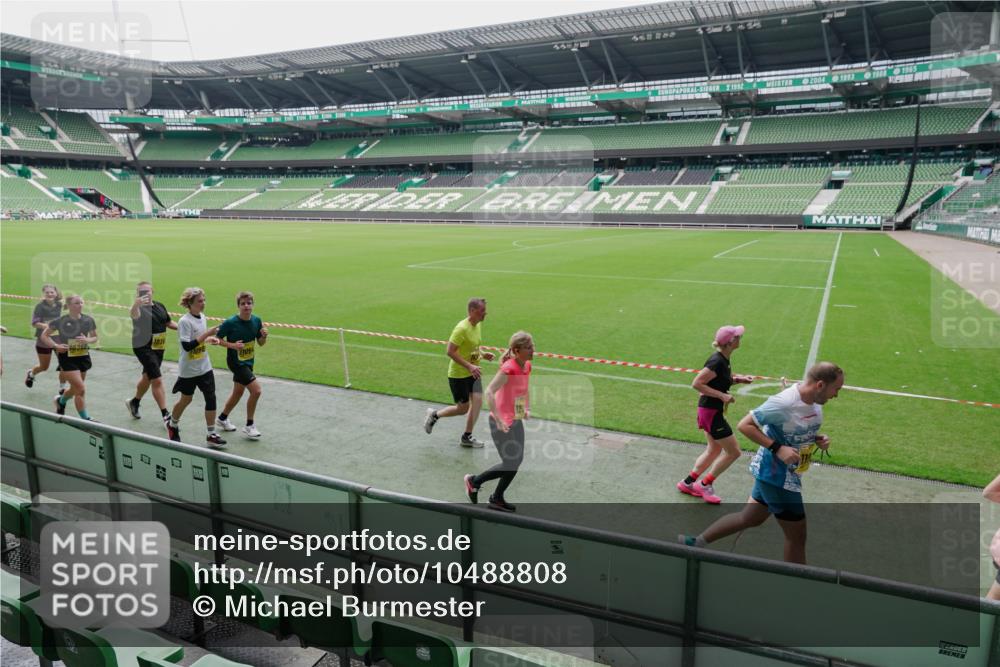 13.09.2026 - 21. swb-Marathon Bremen Michael Burmester http://msf.ph/oto/10488808 13.09.2026 10:35:12 Laufen im Stadion 10093, 10144, 10147, 10152, 10157, 10173, 10175, 10177, 10181, 10182, 10185, 10195, 10240, 10245, 10254, 10306, 10309, 10355, 10356, 10357, 10367, 10368, 10369, 10377, 10409, 10415, 10427, 10460, 10473, 10477, 10485, 10492, 10528, 10559, 10604, 10617, 10636, 10639, 10668, 10669, 10671, 10672, 10677, 10691, 10699, 10700, 10715, 10772, 10828, 10857, 10867, 10914, 10928, 11126, 11162, 11343, 11803, 10146, 10222, 10626 meine-sportfotos.de
