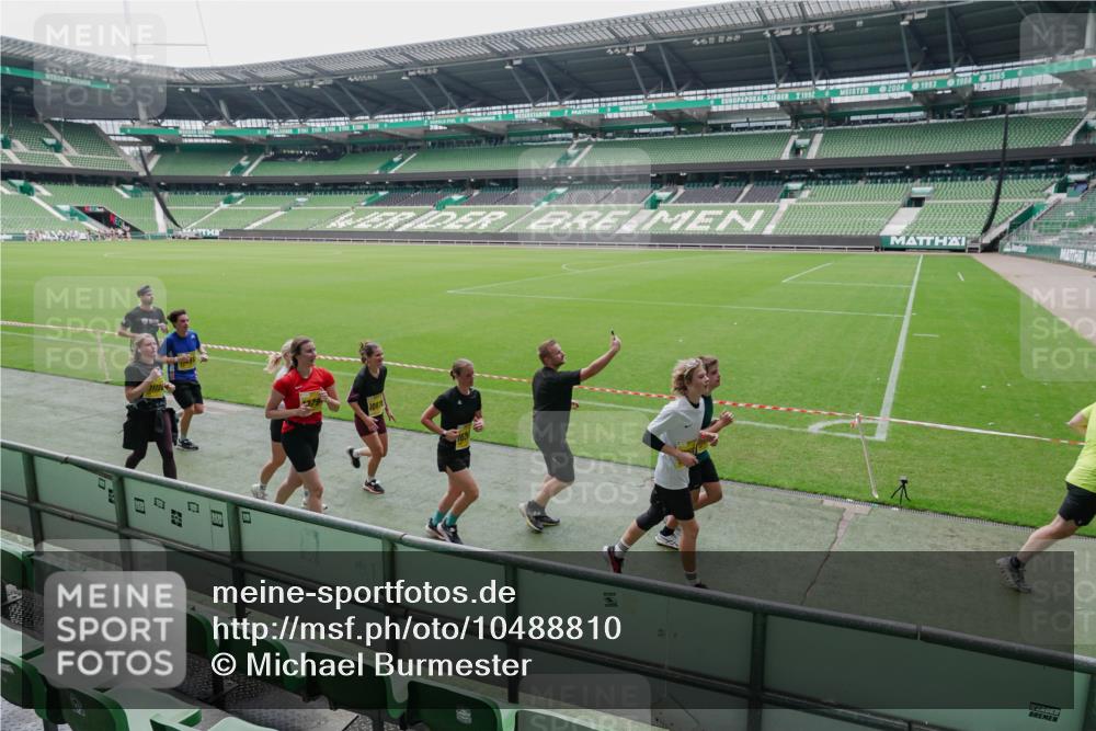 13.09.2026 - 21. swb-Marathon Bremen Michael Burmester http://msf.ph/oto/10488810 13.09.2026 10:35:14 Laufen im Stadion 10093, 10144, 10147, 10152, 10157, 10173, 10175, 10177, 10181, 10182, 10185, 10195, 10240, 10245, 10254, 10306, 10309, 10355, 10356, 10357, 10367, 10368, 10369, 10377, 10409, 10415, 10427, 10460, 10473, 10477, 10485, 10492, 10528, 10559, 10604, 10617, 10636, 10639, 10668, 10669, 10671, 10672, 10677, 10699, 10700, 10715, 10772, 10828, 10857, 10867, 10914, 10928, 11126, 11162, 11343, 11803, 10146, 10222, 10626 meine-sportfotos.de