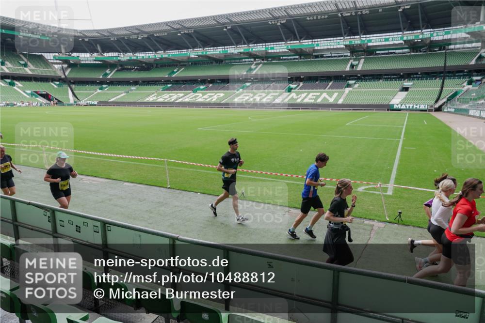 13.09.2026 - 21. swb-Marathon Bremen Michael Burmester http://msf.ph/oto/10488812 13.09.2026 10:35:16 Laufen im Stadion 10093, 10144, 10147, 10152, 10157, 10173, 10175, 10177, 10181, 10182, 10185, 10195, 10240, 10245, 10254, 10263, 10306, 10309, 10355, 10356, 10357, 10367, 10368, 10369, 10377, 10409, 10415, 10427, 10460, 10473, 10477, 10481, 10485, 10492, 10528, 10559, 10604, 10617, 10636, 10639, 10668, 10669, 10671, 10672, 10677, 10699, 10700, 10715, 10828, 10857, 10867, 10914, 10928, 11126, 11162, 11343, 11803, 10146, 10222, 10626 meine-sportfotos.de