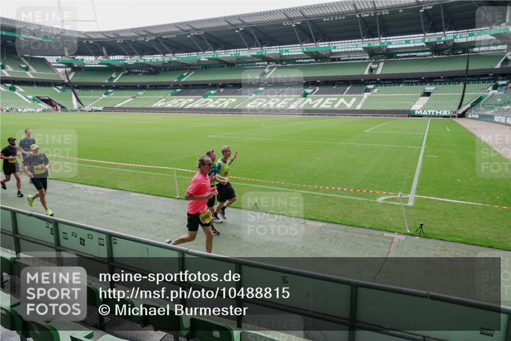 13.09.2026 - 21. swb-Marathon Bremen Michael Burmester http://msf.ph/oto/10488815 13.09.2026 10:35:20 Laufen im Stadion 10093, 10144, 10147, 10152, 10157, 10173, 10175, 10177, 10181, 10182, 10185, 10195, 10240, 10245, 10254, 10263, 10306, 10309, 10356, 10357, 10367, 10368, 10369, 10377, 10409, 10415, 10427, 10439, 10460, 10473, 10477, 10481, 10485, 10492, 10528, 10559, 10604, 10617, 10636, 10639, 10668, 10669, 10671, 10672, 10677, 10699, 10700, 10715, 10828, 10857, 10867, 10914, 10928, 11126, 11162, 11343, 11803, 10146, 10222, 10626 meine-sportfotos.de