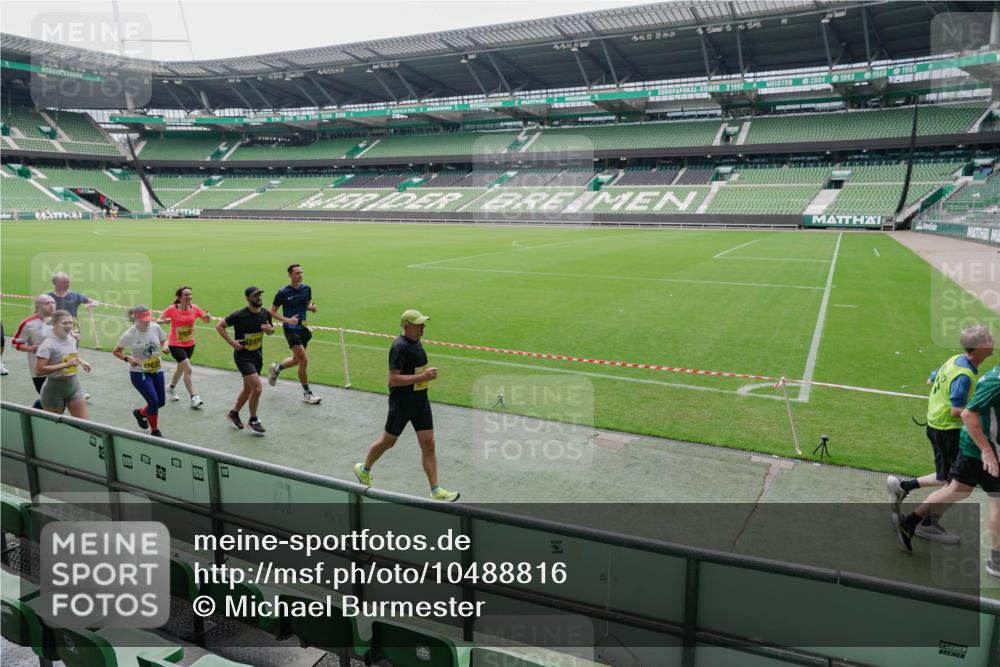 13.09.2026 - 21. swb-Marathon Bremen Michael Burmester http://msf.ph/oto/10488816 13.09.2026 10:35:22 Laufen im Stadion 10093, 10144, 10147, 10152, 10157, 10173, 10175, 10177, 10181, 10182, 10185, 10187, 10195, 10240, 10245, 10254, 10263, 10306, 10309, 10356, 10357, 10367, 10368, 10369, 10377, 10409, 10415, 10427, 10439, 10460, 10473, 10477, 10481, 10485, 10492, 10528, 10559, 10604, 10617, 10636, 10639, 10668, 10669, 10671, 10672, 10677, 10699, 10700, 10715, 10828, 10857, 10867, 10914, 10928, 11126, 11162, 11343, 11803, 10146, 10222, 10626 meine-sportfotos.de