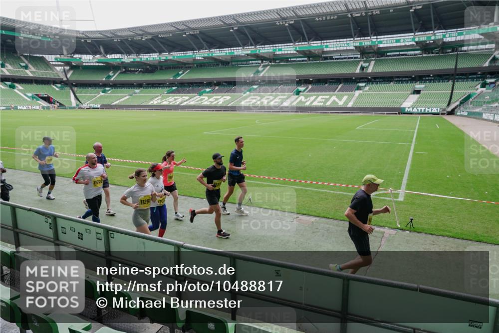 13.09.2026 - 21. swb-Marathon Bremen Michael Burmester http://msf.ph/oto/10488817 13.09.2026 10:35:23 Laufen im Stadion 10093, 10144, 10147, 10152, 10157, 10173, 10175, 10177, 10181, 10182, 10185, 10187, 10195, 10240, 10245, 10254, 10263, 10272, 10275, 10306, 10309, 10356, 10357, 10367, 10368, 10369, 10377, 10409, 10415, 10427, 10439, 10460, 10473, 10477, 10481, 10485, 10492, 10528, 10559, 10560, 10604, 10617, 10636, 10639, 10668, 10669, 10671, 10672, 10677, 10700, 10715, 10828, 10857, 10867, 10914, 10928, 11126, 11162, 11343, 11803, 10146, 10222, 10626 meine-sportfotos.de