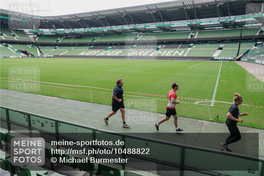 13.09.2026 - 21. swb-Marathon Bremen Michael Burmester http://msf.ph/oto/10488822 13.09.2026 10:35:28 Laufen im Stadion 10093, 10144, 10147, 10152, 10157, 10173, 10175, 10177, 10181, 10182, 10185, 10187, 10195, 10240, 10245, 10254, 10263, 10272, 10275, 10291, 10306, 10309, 10356, 10357, 10367, 10368, 10369, 10377, 10409, 10415, 10420, 10427, 10439, 10460, 10473, 10477, 10481, 10485, 10492, 10528, 10559, 10560, 10617, 10636, 10639, 10669, 10671, 10672, 10677, 10700, 10715, 10828, 10857, 10867, 10914, 10928, 11126, 11162, 11343, 11803, 10146, 10222, 10626 meine-sportfotos.de