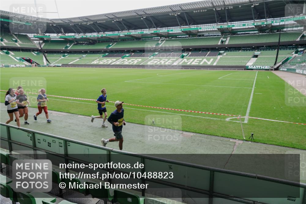 13.09.2026 - 21. swb-Marathon Bremen Michael Burmester http://msf.ph/oto/10488823 13.09.2026 10:35:31 Laufen im Stadion 10093, 10144, 10147, 10152, 10157, 10160, 10173, 10175, 10177, 10181, 10182, 10185, 10187, 10195, 10245, 10251, 10254, 10263, 10272, 10275, 10291, 10306, 10309, 10356, 10357, 10367, 10368, 10369, 10377, 10382, 10409, 10415, 10420, 10427, 10439, 10460, 10473, 10477, 10481, 10485, 10492, 10528, 10559, 10560, 10617, 10636, 10639, 10669, 10671, 10672, 10677, 10700, 10715, 10828, 10867, 10914, 10928, 11126, 11162, 11343, 11803, 10146, 10222, 10626 meine-sportfotos.de