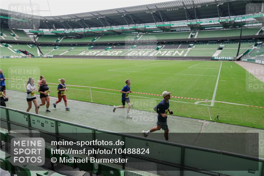 13.09.2026 - 21. swb-Marathon Bremen Michael Burmester http://msf.ph/oto/10488824 13.09.2026 10:35:32 Laufen im Stadion 10093, 10144, 10147, 10152, 10157, 10160, 10173, 10175, 10181, 10182, 10185, 10187, 10195, 10245, 10251, 10254, 10263, 10272, 10275, 10291, 10306, 10309, 10356, 10357, 10367, 10368, 10369, 10377, 10382, 10409, 10415, 10420, 10427, 10439, 10460, 10473, 10477, 10481, 10485, 10492, 10528, 10559, 10560, 10607, 10617, 10636, 10639, 10669, 10671, 10672, 10677, 10700, 10715, 10828, 10867, 10914, 10928, 11126, 11162, 11343, 11803, 10146, 10222, 10626 meine-sportfotos.de