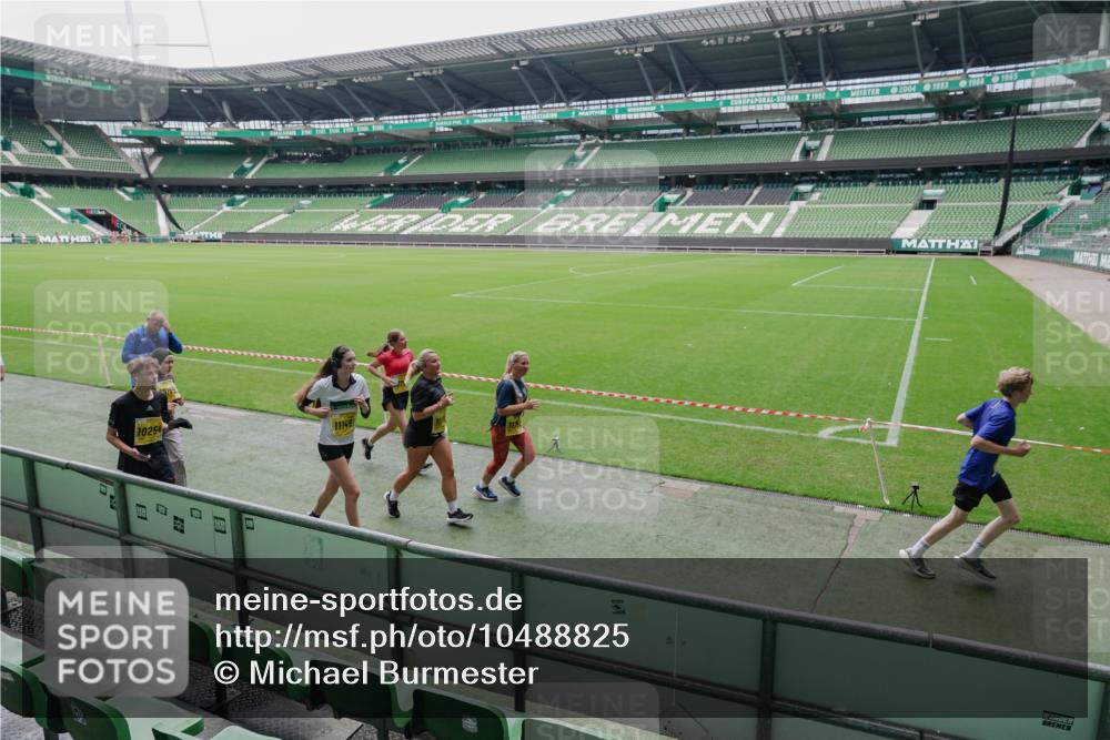 13.09.2026 - 21. swb-Marathon Bremen Michael Burmester http://msf.ph/oto/10488825 13.09.2026 10:35:33 Laufen im Stadion 10093, 10144, 10147, 10152, 10157, 10160, 10173, 10175, 10181, 10182, 10185, 10187, 10195, 10245, 10251, 10254, 10263, 10272, 10275, 10291, 10306, 10309, 10356, 10357, 10367, 10368, 10369, 10377, 10382, 10409, 10420, 10427, 10439, 10460, 10473, 10477, 10481, 10485, 10492, 10528, 10559, 10560, 10607, 10617, 10636, 10639, 10669, 10671, 10672, 10677, 10700, 10715, 10828, 10867, 10914, 10928, 11126, 11162, 11343, 11803, 10146, 10222, 10626 meine-sportfotos.de