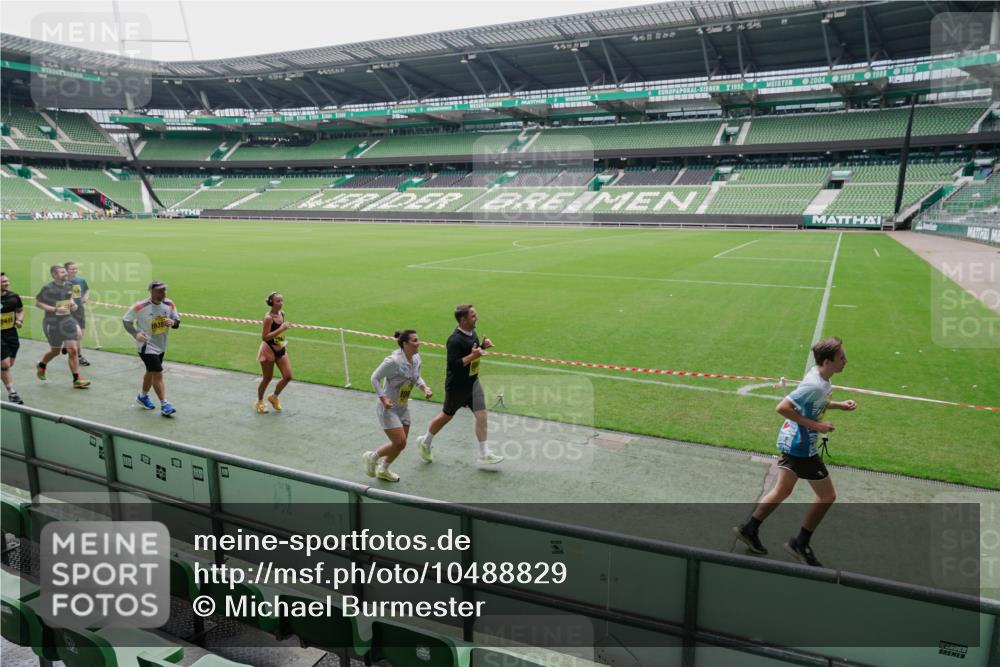 13.09.2026 - 21. swb-Marathon Bremen Michael Burmester http://msf.ph/oto/10488829 13.09.2026 10:35:38 Laufen im Stadion 10093, 10144, 10147, 10152, 10157, 10160, 10173, 10175, 10181, 10182, 10185, 10187, 10195, 10245, 10251, 10263, 10272, 10275, 10278, 10291, 10306, 10309, 10338, 10356, 10357, 10367, 10368, 10369, 10377, 10382, 10403, 10409, 10420, 10427, 10439, 10460, 10473, 10477, 10481, 10485, 10492, 10528, 10559, 10560, 10569, 10607, 10617, 10636, 10639, 10669, 10671, 10672, 10677, 10700, 10715, 10828, 10867, 10914, 10928, 11126, 11162, 11343, 11803, 10146, 10222, 10626 meine-sportfotos.de