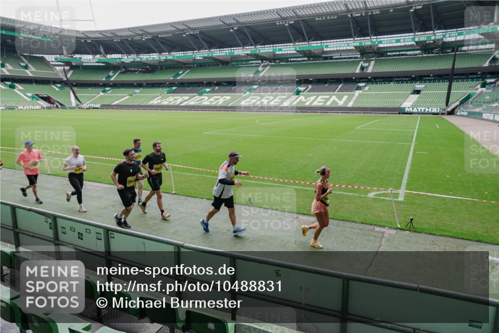 13.09.2026 - 21. swb-Marathon Bremen Michael Burmester http://msf.ph/oto/10488831 13.09.2026 10:35:40 Laufen im Stadion 10093, 10144, 10147, 10152, 10157, 10160, 10173, 10175, 10181, 10182, 10185, 10187, 10195, 10245, 10251, 10263, 10272, 10275, 10278, 10291, 10306, 10309, 10338, 10356, 10357, 10367, 10368, 10369, 10377, 10382, 10403, 10409, 10411, 10420, 10427, 10439, 10473, 10477, 10481, 10485, 10492, 10528, 10531, 10559, 10560, 10569, 10607, 10617, 10636, 10639, 10669, 10671, 10672, 10677, 10700, 10715, 10828, 10914, 10928, 11126, 11162, 11343, 11803, 10146, 10222, 10626 meine-sportfotos.de