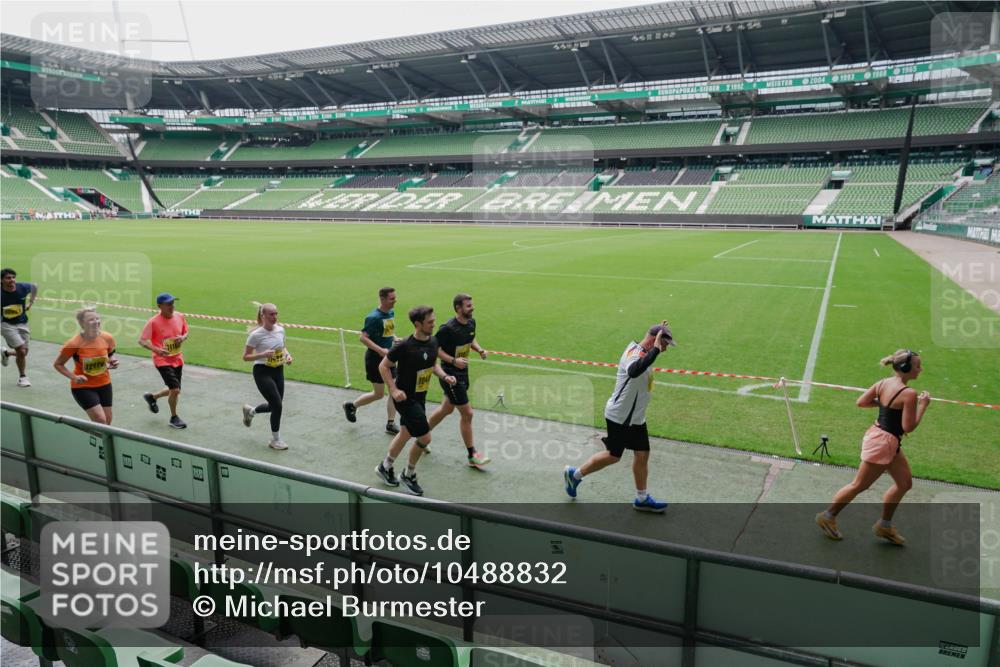 13.09.2026 - 21. swb-Marathon Bremen Michael Burmester http://msf.ph/oto/10488832 13.09.2026 10:35:40 Laufen im Stadion 10093, 10144, 10147, 10152, 10157, 10160, 10173, 10175, 10181, 10182, 10185, 10187, 10195, 10245, 10251, 10263, 10272, 10275, 10278, 10291, 10306, 10309, 10338, 10356, 10357, 10367, 10368, 10369, 10377, 10382, 10403, 10409, 10411, 10420, 10427, 10439, 10473, 10477, 10481, 10485, 10492, 10528, 10531, 10559, 10560, 10569, 10607, 10617, 10636, 10639, 10669, 10671, 10672, 10677, 10700, 10715, 10828, 10914, 10928, 11126, 11162, 11343, 11803, 10146, 10222, 10626 meine-sportfotos.de