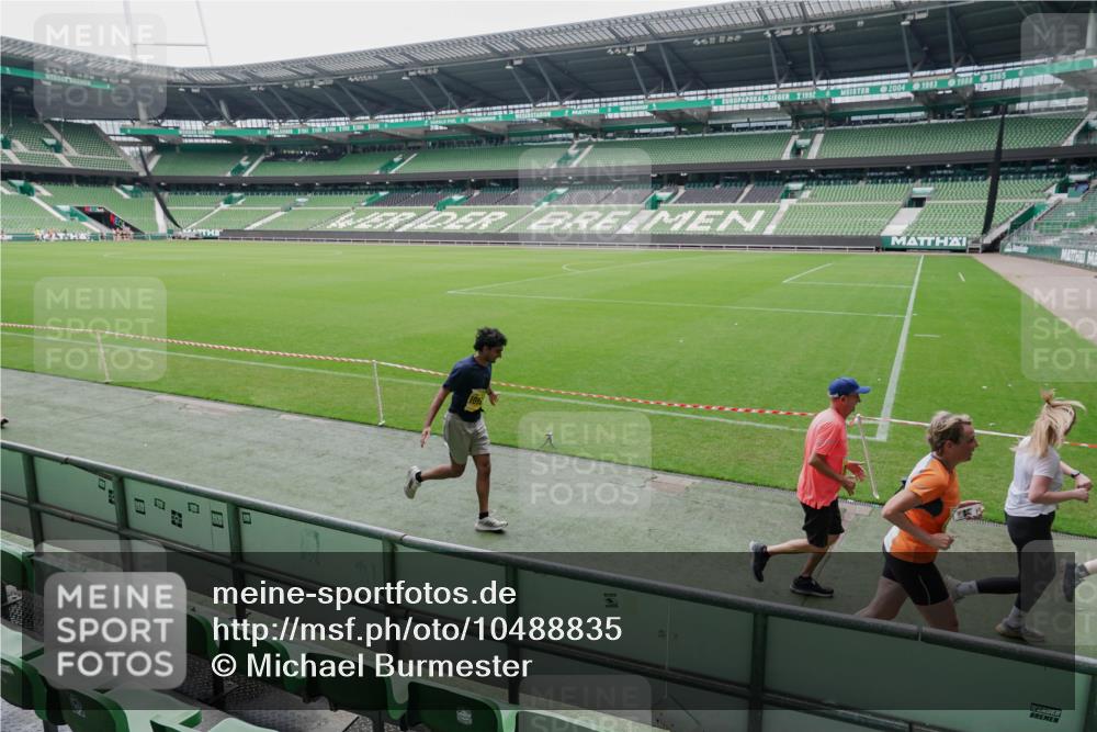 13.09.2026 - 21. swb-Marathon Bremen Michael Burmester http://msf.ph/oto/10488835 13.09.2026 10:35:43 Laufen im Stadion 10093, 10144, 10147, 10152, 10157, 10160, 10173, 10175, 10181, 10182, 10185, 10187, 10195, 10245, 10251, 10263, 10272, 10275, 10278, 10291, 10306, 10309, 10338, 10356, 10357, 10367, 10368, 10369, 10377, 10382, 10403, 10409, 10411, 10420, 10427, 10439, 10473, 10477, 10481, 10485, 10492, 10528, 10531, 10559, 10560, 10569, 10607, 10617, 10636, 10639, 10669, 10671, 10672, 10677, 10715, 10828, 10914, 10928, 11162, 11343, 11803, 10146, 10222, 10626 meine-sportfotos.de