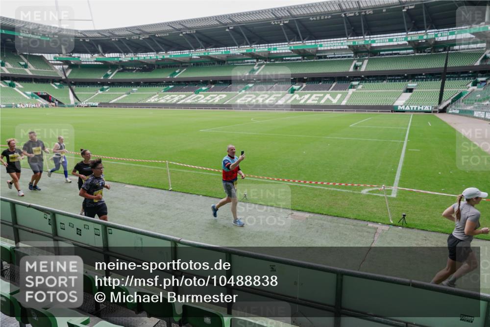 13.09.2026 - 21. swb-Marathon Bremen Michael Burmester http://msf.ph/oto/10488838 13.09.2026 10:35:49 Laufen im Stadion 10093, 10144, 10147, 10152, 10157, 10160, 10173, 10175, 10181, 10182, 10185, 10187, 10195, 10245, 10251, 10263, 10272, 10275, 10278, 10291, 10306, 10309, 10338, 10356, 10357, 10367, 10368, 10369, 10377, 10382, 10403, 10409, 10411, 10420, 10427, 10429, 10439, 10473, 10477, 10481, 10485, 10492, 10528, 10531, 10559, 10560, 10569, 10607, 10617, 10636, 10639, 10669, 10671, 10672, 10677, 10715, 10928, 11162, 11343, 11803, 10146, 10222, 10626 meine-sportfotos.de