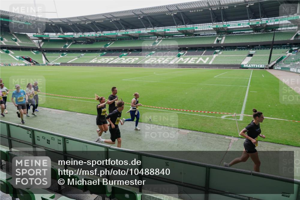 13.09.2026 - 21. swb-Marathon Bremen Michael Burmester http://msf.ph/oto/10488840 13.09.2026 10:35:51 Laufen im Stadion 10093, 10144, 10147, 10152, 10157, 10160, 10173, 10175, 10181, 10182, 10185, 10187, 10195, 10245, 10251, 10263, 10272, 10275, 10278, 10291, 10306, 10309, 10338, 10357, 10367, 10368, 10369, 10377, 10382, 10390, 10403, 10409, 10411, 10420, 10427, 10429, 10439, 10473, 10477, 10481, 10485, 10492, 10528, 10531, 10559, 10560, 10569, 10607, 10617, 10636, 10639, 10669, 10671, 10672, 10677, 10715, 10928, 11162, 11343, 11803, 10146, 10222, 10626 meine-sportfotos.de