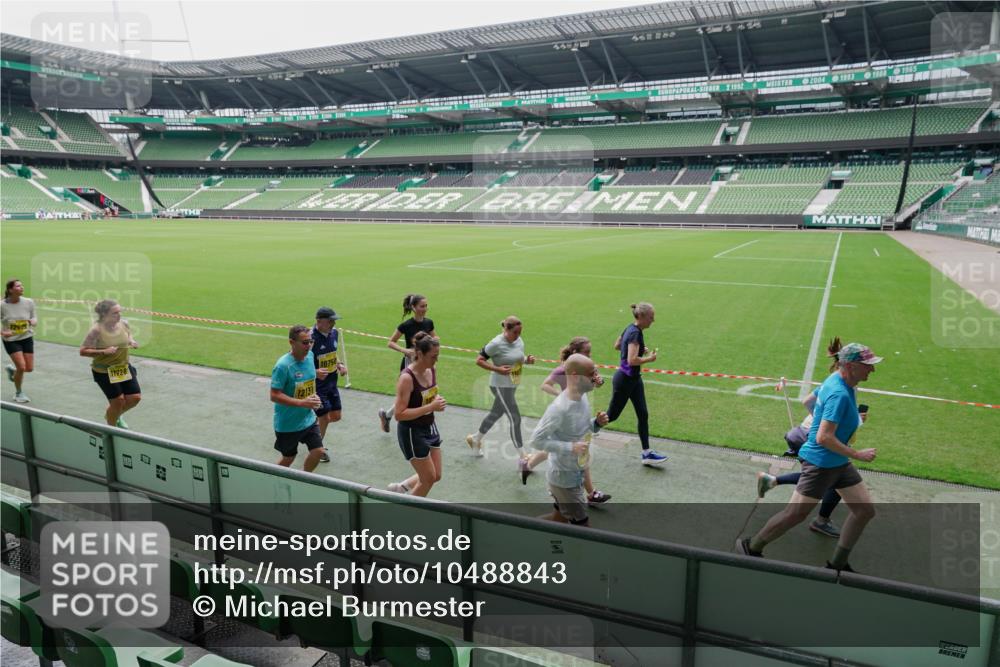 13.09.2026 - 21. swb-Marathon Bremen Michael Burmester http://msf.ph/oto/10488843 13.09.2026 10:35:54 Laufen im Stadion 10093, 10144, 10147, 10152, 10157, 10160, 10173, 10175, 10181, 10182, 10185, 10187, 10195, 10245, 10251, 10257, 10263, 10272, 10275, 10278, 10291, 10306, 10309, 10338, 10357, 10367, 10368, 10369, 10377, 10382, 10390, 10403, 10409, 10411, 10420, 10427, 10429, 10439, 10473, 10477, 10481, 10485, 10492, 10528, 10531, 10559, 10560, 10569, 10607, 10617, 10636, 10639, 10669, 10671, 10672, 10677, 10715, 10928, 11162, 11803, 10146, 10222, 10626 meine-sportfotos.de