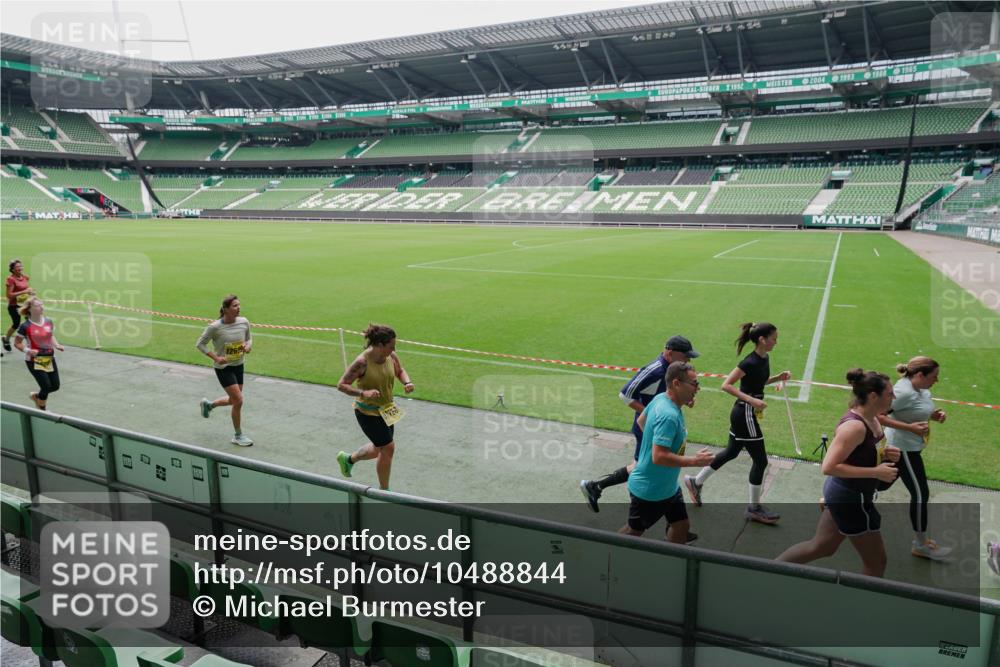 13.09.2026 - 21. swb-Marathon Bremen Michael Burmester http://msf.ph/oto/10488844 13.09.2026 10:35:56 Laufen im Stadion 10093, 10144, 10147, 10152, 10157, 10160, 10173, 10175, 10181, 10182, 10185, 10187, 10195, 10245, 10251, 10257, 10263, 10272, 10275, 10278, 10291, 10306, 10309, 10338, 10357, 10367, 10368, 10369, 10377, 10382, 10390, 10403, 10409, 10411, 10420, 10427, 10429, 10439, 10473, 10477, 10481, 10485, 10492, 10528, 10531, 10559, 10560, 10569, 10607, 10617, 10636, 10639, 10671, 10672, 10677, 10715, 10928, 11162, 11803, 10146, 10222, 10626 meine-sportfotos.de