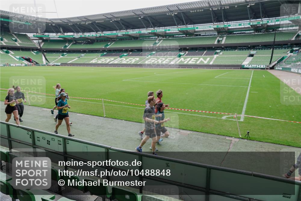 13.09.2026 - 21. swb-Marathon Bremen Michael Burmester http://msf.ph/oto/10488848 13.09.2026 10:35:59 Laufen im Stadion 10093, 10144, 10147, 10152, 10153, 10154, 10157, 10160, 10173, 10175, 10181, 10182, 10185, 10187, 10195, 10198, 10245, 10251, 10257, 10263, 10272, 10275, 10278, 10291, 10296, 10306, 10309, 10338, 10357, 10367, 10368, 10369, 10377, 10382, 10390, 10403, 10409, 10411, 10420, 10427, 10429, 10439, 10473, 10477, 10481, 10485, 10492, 10528, 10531, 10559, 10560, 10569, 10607, 10617, 10633, 10636, 10639, 10671, 10672, 10677, 10715, 10928, 11803, 10146, 10222, 10626 meine-sportfotos.de