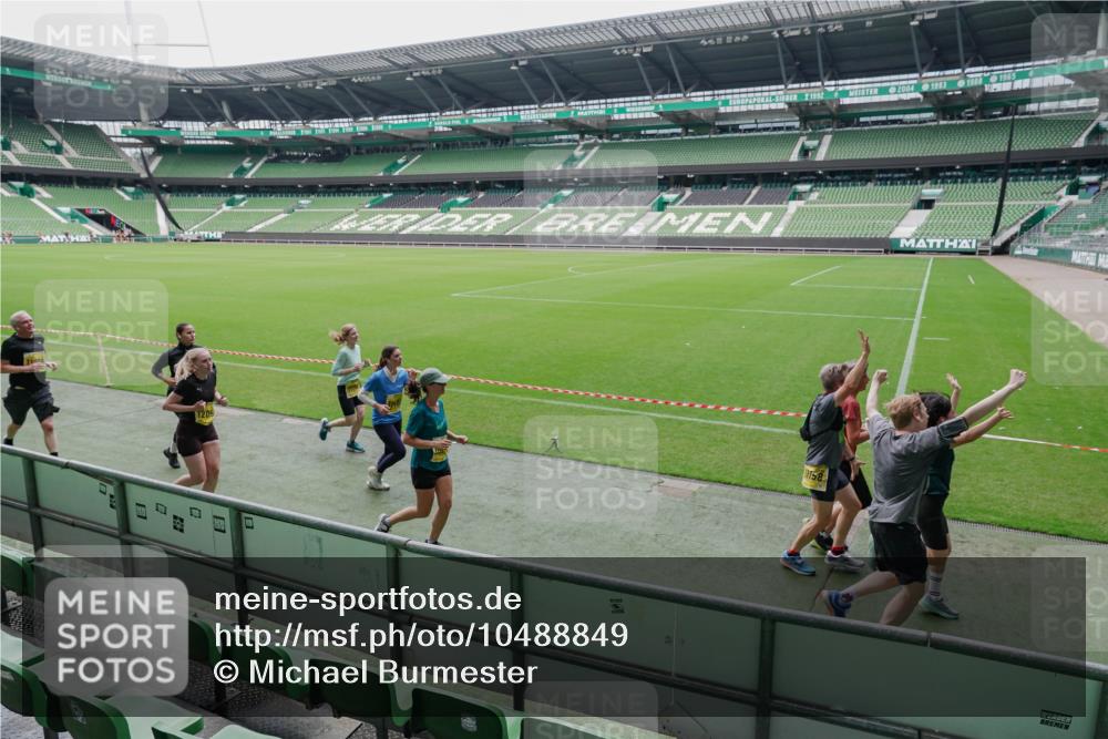 13.09.2026 - 21. swb-Marathon Bremen Michael Burmester http://msf.ph/oto/10488849 13.09.2026 10:36:00 Laufen im Stadion 10093, 10144, 10147, 10152, 10153, 10154, 10157, 10160, 10173, 10175, 10181, 10182, 10185, 10187, 10195, 10198, 10245, 10251, 10257, 10263, 10272, 10275, 10278, 10291, 10296, 10306, 10309, 10338, 10357, 10367, 10368, 10369, 10377, 10382, 10390, 10403, 10409, 10411, 10420, 10427, 10429, 10439, 10473, 10477, 10481, 10485, 10492, 10528, 10531, 10559, 10560, 10569, 10607, 10617, 10633, 10636, 10639, 10671, 10672, 10677, 10715, 10928, 11803, 10146, 10222, 10626 meine-sportfotos.de