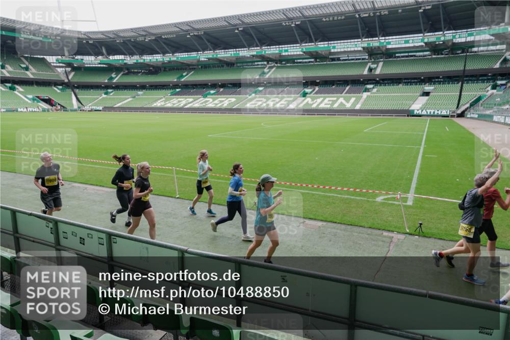 13.09.2026 - 21. swb-Marathon Bremen Michael Burmester http://msf.ph/oto/10488850 13.09.2026 10:36:01 Laufen im Stadion 10093, 10144, 10147, 10152, 10153, 10154, 10157, 10160, 10173, 10175, 10181, 10182, 10185, 10187, 10195, 10198, 10245, 10251, 10257, 10263, 10272, 10275, 10278, 10291, 10296, 10306, 10309, 10338, 10357, 10367, 10368, 10369, 10377, 10382, 10390, 10403, 10409, 10411, 10420, 10427, 10429, 10439, 10473, 10477, 10481, 10485, 10492, 10528, 10531, 10559, 10560, 10569, 10607, 10617, 10633, 10636, 10639, 10671, 10672, 10677, 10715, 10928, 10146, 10222, 10626 meine-sportfotos.de