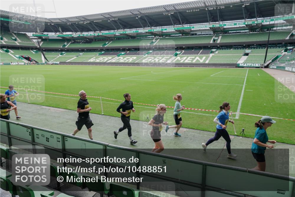 13.09.2026 - 21. swb-Marathon Bremen Michael Burmester http://msf.ph/oto/10488851 13.09.2026 10:36:02 Laufen im Stadion 10093, 10144, 10147, 10152, 10153, 10154, 10157, 10160, 10173, 10175, 10181, 10182, 10185, 10187, 10195, 10198, 10245, 10251, 10257, 10263, 10272, 10275, 10278, 10291, 10296, 10306, 10309, 10338, 10357, 10367, 10368, 10369, 10377, 10382, 10390, 10403, 10409, 10411, 10420, 10427, 10429, 10439, 10473, 10477, 10481, 10485, 10492, 10497, 10528, 10531, 10559, 10560, 10569, 10607, 10617, 10633, 10636, 10671, 10672, 10677, 10715, 10928, 10146, 10626 meine-sportfotos.de