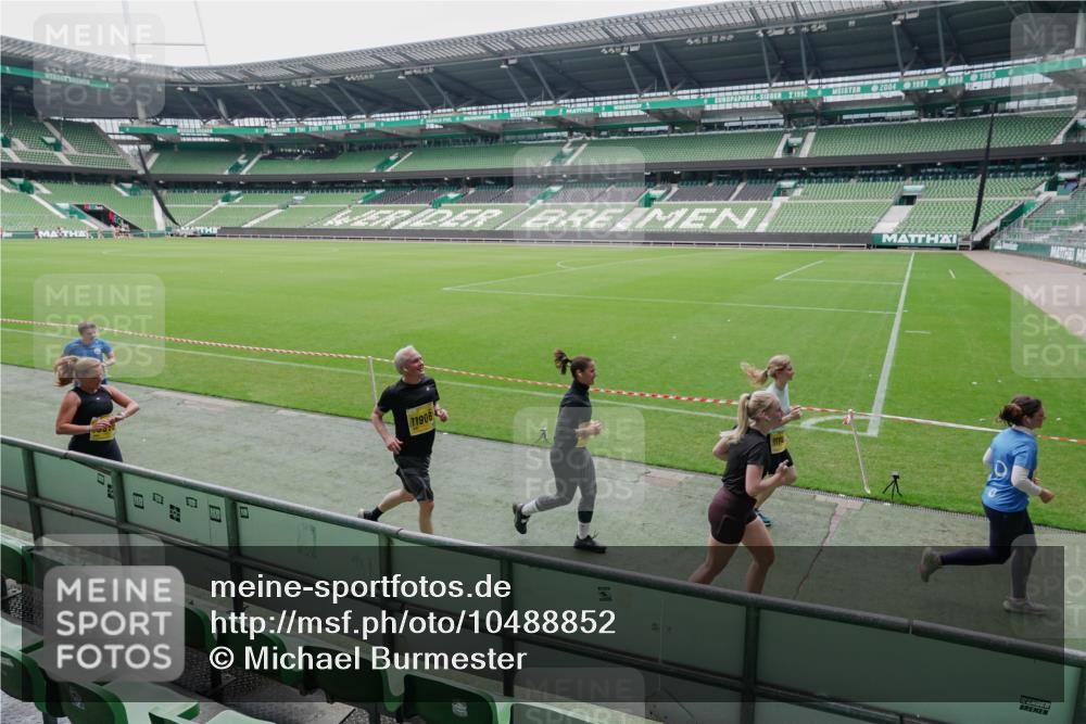 13.09.2026 - 21. swb-Marathon Bremen Michael Burmester http://msf.ph/oto/10488852 13.09.2026 10:36:02 Laufen im Stadion 10093, 10144, 10147, 10152, 10153, 10154, 10157, 10160, 10173, 10175, 10181, 10182, 10185, 10187, 10195, 10198, 10245, 10251, 10257, 10263, 10272, 10275, 10278, 10291, 10296, 10306, 10309, 10338, 10357, 10367, 10368, 10369, 10377, 10382, 10390, 10403, 10409, 10411, 10420, 10427, 10429, 10439, 10473, 10477, 10481, 10485, 10492, 10497, 10528, 10531, 10559, 10560, 10569, 10607, 10617, 10633, 10636, 10671, 10672, 10677, 10715, 10928, 10146, 10626 meine-sportfotos.de