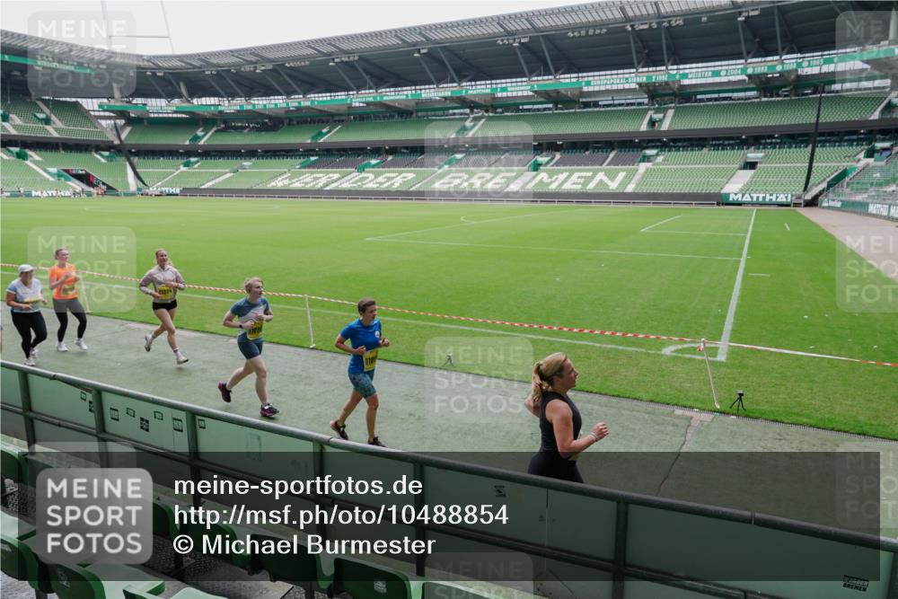 13.09.2026 - 21. swb-Marathon Bremen Michael Burmester http://msf.ph/oto/10488854 13.09.2026 10:36:04 Laufen im Stadion 10092, 10093, 10144, 10152, 10153, 10154, 10157, 10160, 10173, 10175, 10181, 10182, 10185, 10187, 10195, 10198, 10237, 10245, 10251, 10257, 10263, 10272, 10275, 10278, 10291, 10296, 10306, 10309, 10338, 10357, 10367, 10368, 10369, 10377, 10382, 10390, 10403, 10409, 10411, 10420, 10427, 10429, 10439, 10473, 10477, 10481, 10485, 10492, 10497, 10528, 10531, 10559, 10560, 10569, 10607, 10613, 10617, 10633, 10636, 10647, 10648, 10671, 10672, 10677, 10715, 10928 meine-sportfotos.de