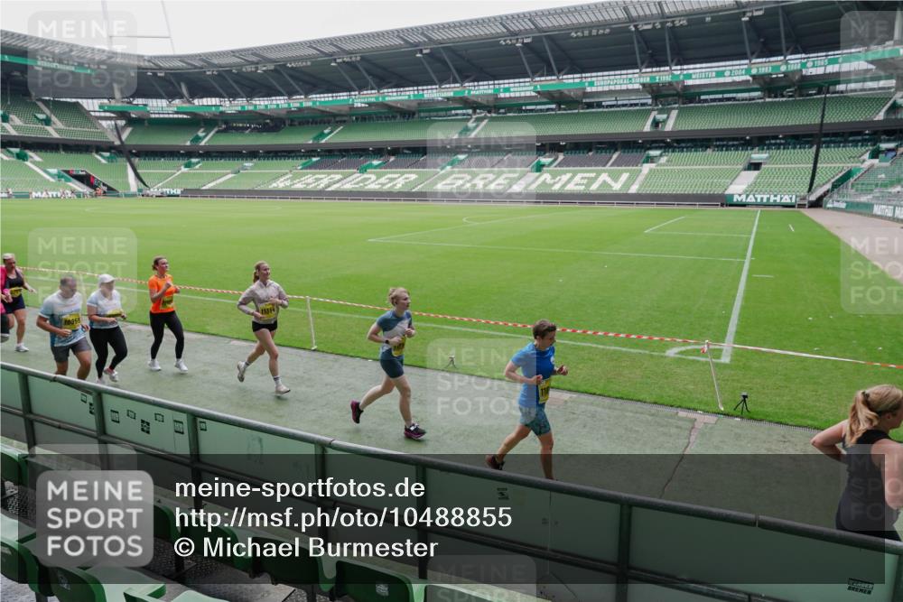 13.09.2026 - 21. swb-Marathon Bremen Michael Burmester http://msf.ph/oto/10488855 13.09.2026 10:36:05 Laufen im Stadion 10092, 10093, 10144, 10152, 10153, 10154, 10157, 10160, 10173, 10175, 10181, 10182, 10185, 10187, 10195, 10198, 10237, 10245, 10251, 10257, 10263, 10272, 10275, 10278, 10291, 10296, 10306, 10309, 10338, 10357, 10369, 10377, 10382, 10390, 10403, 10409, 10411, 10420, 10427, 10429, 10439, 10473, 10477, 10481, 10485, 10492, 10497, 10528, 10531, 10559, 10560, 10569, 10607, 10613, 10617, 10633, 10636, 10647, 10648, 10671, 10672, 10677, 10715, 10928 meine-sportfotos.de