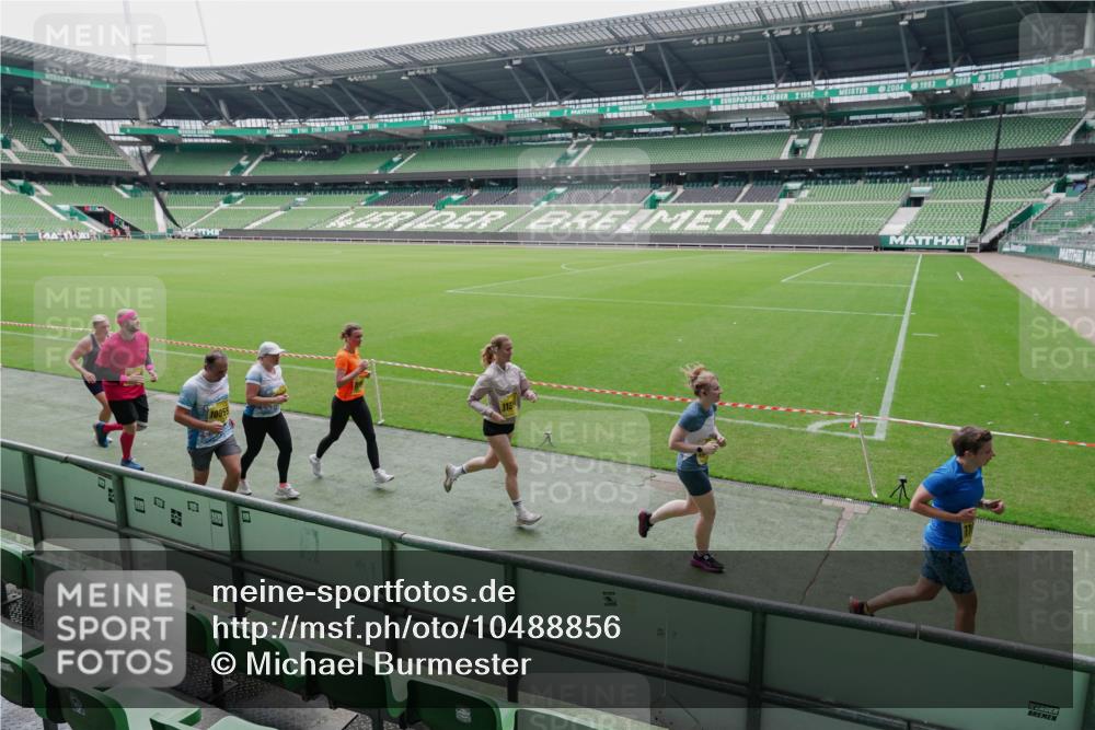 13.09.2026 - 21. swb-Marathon Bremen Michael Burmester http://msf.ph/oto/10488856 13.09.2026 10:36:06 Laufen im Stadion 10092, 10093, 10144, 10152, 10153, 10154, 10157, 10160, 10173, 10175, 10181, 10182, 10185, 10187, 10195, 10198, 10237, 10245, 10251, 10257, 10263, 10272, 10275, 10278, 10291, 10296, 10306, 10309, 10338, 10357, 10369, 10377, 10382, 10390, 10403, 10409, 10411, 10420, 10427, 10429, 10439, 10473, 10477, 10481, 10485, 10492, 10497, 10528, 10531, 10559, 10560, 10569, 10607, 10613, 10617, 10633, 10636, 10647, 10648, 10671, 10672, 10677, 10715, 10928 meine-sportfotos.de