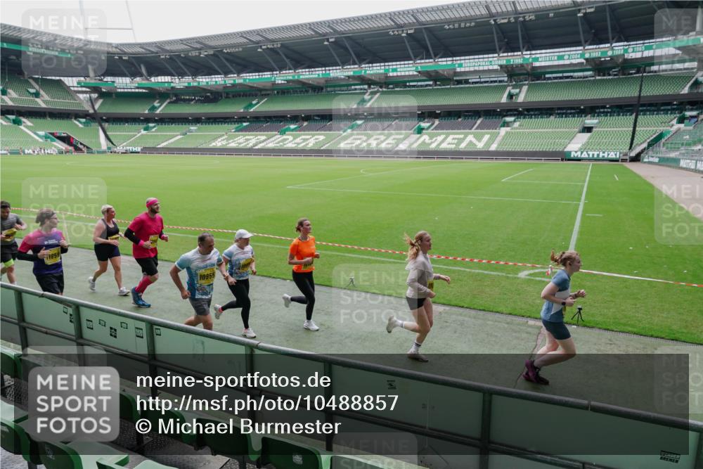 13.09.2026 - 21. swb-Marathon Bremen Michael Burmester http://msf.ph/oto/10488857 13.09.2026 10:36:06 Laufen im Stadion 10092, 10093, 10144, 10152, 10153, 10154, 10157, 10160, 10173, 10175, 10181, 10182, 10185, 10187, 10195, 10198, 10237, 10245, 10251, 10257, 10263, 10272, 10275, 10278, 10291, 10296, 10306, 10309, 10338, 10357, 10369, 10377, 10382, 10390, 10403, 10409, 10411, 10420, 10427, 10429, 10439, 10473, 10477, 10481, 10485, 10492, 10497, 10528, 10531, 10559, 10560, 10569, 10607, 10613, 10617, 10633, 10636, 10647, 10648, 10671, 10672, 10677, 10715, 10928 meine-sportfotos.de