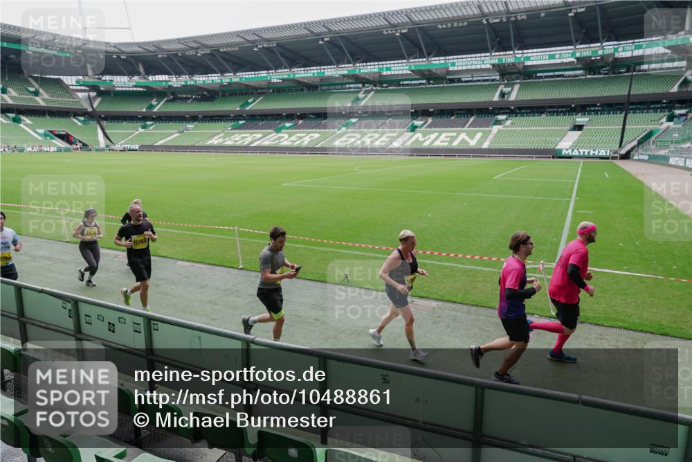 13.09.2026 - 21. swb-Marathon Bremen Michael Burmester http://msf.ph/oto/10488861 13.09.2026 10:36:09 Laufen im Stadion 10092, 10093, 10144, 10152, 10153, 10154, 10157, 10160, 10173, 10175, 10181, 10182, 10185, 10187, 10195, 10198, 10237, 10245, 10251, 10257, 10263, 10272, 10275, 10278, 10291, 10296, 10306, 10309, 10338, 10357, 10377, 10382, 10390, 10403, 10409, 10411, 10420, 10427, 10429, 10439, 10473, 10477, 10481, 10485, 10492, 10497, 10500, 10528, 10531, 10559, 10560, 10569, 10607, 10613, 10617, 10633, 10636, 10647, 10648, 10671, 10672, 10677, 10715 meine-sportfotos.de