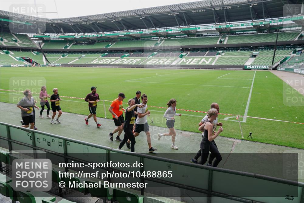 13.09.2026 - 21. swb-Marathon Bremen Michael Burmester http://msf.ph/oto/10488865 13.09.2026 10:36:13 Laufen im Stadion 10092, 10093, 10144, 10152, 10153, 10154, 10157, 10160, 10173, 10175, 10181, 10182, 10185, 10186, 10187, 10195, 10198, 10237, 10245, 10251, 10257, 10263, 10272, 10275, 10278, 10291, 10296, 10306, 10309, 10331, 10332, 10338, 10357, 10377, 10382, 10390, 10403, 10409, 10411, 10420, 10427, 10429, 10439, 10473, 10477, 10481, 10492, 10497, 10500, 10528, 10531, 10559, 10560, 10569, 10607, 10613, 10617, 10633, 10636, 10647, 10648, 10659, 10671, 10672, 10677, 10715 meine-sportfotos.de