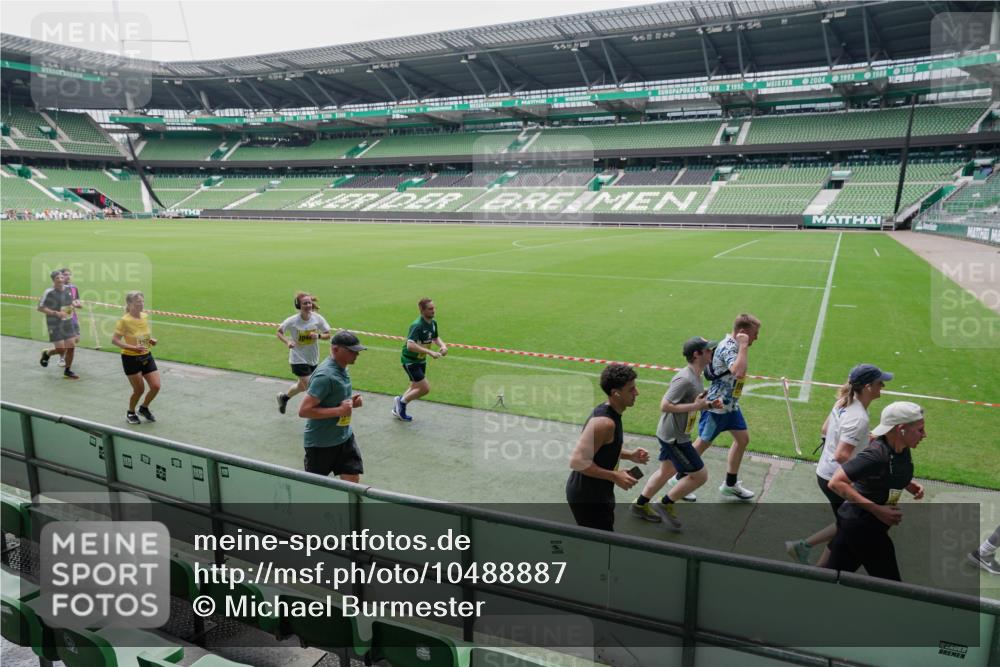 13.09.2026 - 21. swb-Marathon Bremen Michael Burmester http://msf.ph/oto/10488887 13.09.2026 10:36:33 Laufen im Stadion 10092, 10144, 10152, 10153, 10154, 10160, 10173, 10175, 10181, 10182, 10186, 10187, 10195, 10198, 10237, 10245, 10251, 10257, 10263, 10272, 10275, 10278, 10291, 10296, 10306, 10309, 10327, 10331, 10332, 10338, 10357, 10377, 10382, 10390, 10403, 10409, 10411, 10420, 10427, 10429, 10439, 10444, 10473, 10477, 10481, 10492, 10497, 10500, 10516, 10528, 10531, 10560, 10569, 10607, 10613, 10617, 10633, 10636, 10647, 10648, 10659, 10663, 10671, 10672, 10715 meine-sportfotos.de