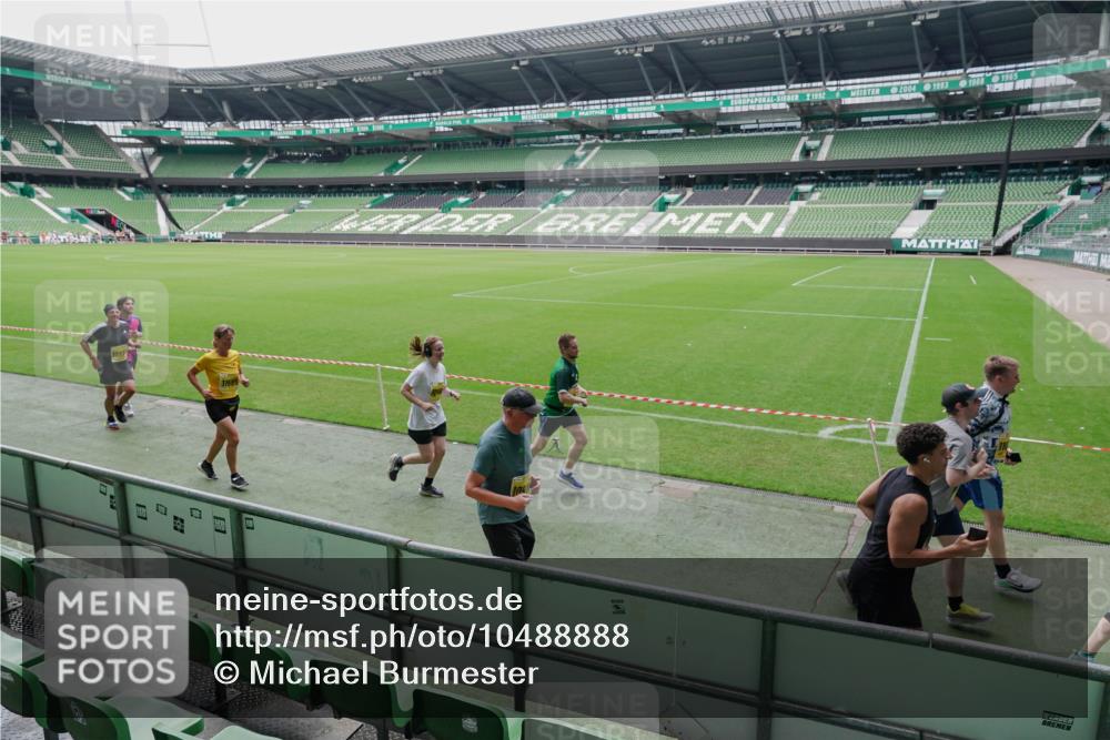 13.09.2026 - 21. swb-Marathon Bremen Michael Burmester http://msf.ph/oto/10488888 13.09.2026 10:36:33 Laufen im Stadion 10092, 10144, 10152, 10153, 10154, 10160, 10173, 10175, 10181, 10182, 10186, 10187, 10195, 10198, 10237, 10245, 10251, 10257, 10263, 10272, 10275, 10278, 10291, 10296, 10306, 10309, 10327, 10331, 10332, 10338, 10357, 10377, 10382, 10390, 10403, 10409, 10411, 10420, 10427, 10429, 10439, 10444, 10473, 10477, 10481, 10492, 10497, 10500, 10516, 10528, 10531, 10560, 10569, 10607, 10613, 10617, 10633, 10636, 10647, 10648, 10659, 10663, 10671, 10672, 10715 meine-sportfotos.de