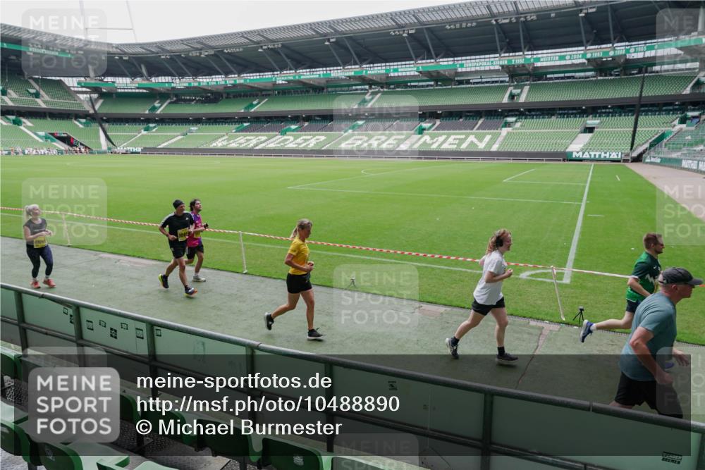 13.09.2026 - 21. swb-Marathon Bremen Michael Burmester http://msf.ph/oto/10488890 13.09.2026 10:36:35 Laufen im Stadion 10092, 10144, 10150, 10152, 10153, 10154, 10160, 10173, 10175, 10181, 10182, 10186, 10187, 10195, 10198, 10237, 10245, 10251, 10257, 10263, 10272, 10275, 10278, 10291, 10296, 10306, 10309, 10315, 10327, 10331, 10332, 10338, 10357, 10377, 10382, 10390, 10403, 10409, 10411, 10420, 10427, 10429, 10439, 10444, 10473, 10477, 10481, 10492, 10497, 10500, 10516, 10531, 10560, 10569, 10607, 10613, 10617, 10633, 10636, 10647, 10648, 10659, 10663, 10671, 10672, 10715 meine-sportfotos.de