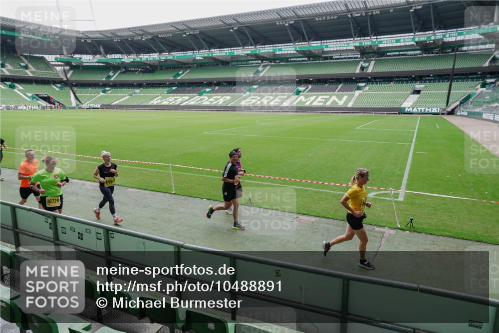 13.09.2026 - 21. swb-Marathon Bremen Michael Burmester http://msf.ph/oto/10488891 13.09.2026 10:36:36 Laufen im Stadion 10092, 10144, 10150, 10152, 10153, 10154, 10160, 10173, 10175, 10181, 10182, 10186, 10187, 10195, 10198, 10237, 10245, 10251, 10257, 10263, 10272, 10275, 10278, 10291, 10296, 10306, 10309, 10315, 10327, 10331, 10332, 10338, 10357, 10377, 10382, 10390, 10403, 10409, 10411, 10420, 10427, 10429, 10439, 10444, 10473, 10477, 10481, 10492, 10497, 10500, 10516, 10531, 10560, 10569, 10607, 10613, 10617, 10633, 10636, 10647, 10648, 10659, 10663, 10671, 10672, 10715 meine-sportfotos.de