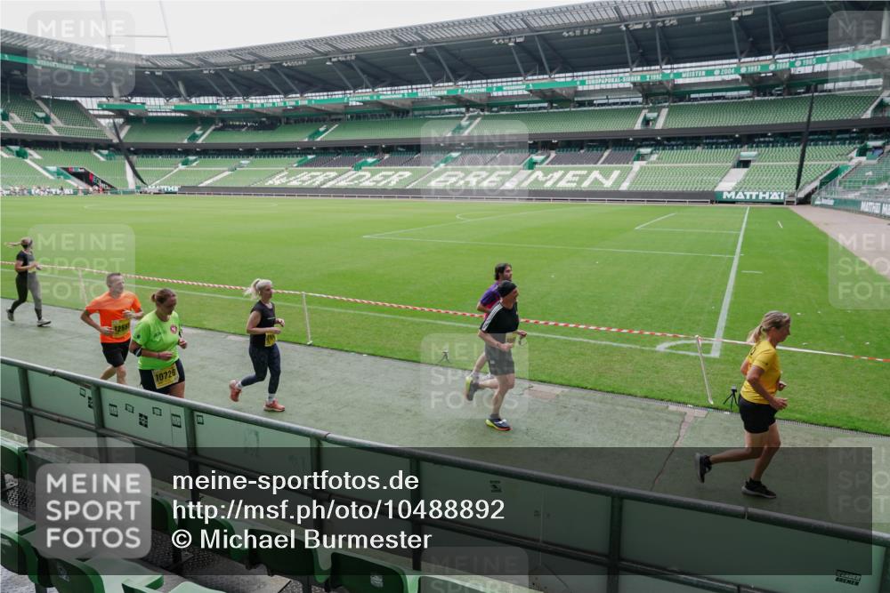 13.09.2026 - 21. swb-Marathon Bremen Michael Burmester http://msf.ph/oto/10488892 13.09.2026 10:36:36 Laufen im Stadion 10092, 10144, 10150, 10152, 10153, 10154, 10160, 10173, 10175, 10181, 10182, 10186, 10187, 10195, 10198, 10237, 10245, 10251, 10257, 10263, 10272, 10275, 10278, 10291, 10296, 10306, 10309, 10315, 10327, 10331, 10332, 10338, 10357, 10377, 10382, 10390, 10403, 10409, 10411, 10420, 10427, 10429, 10439, 10444, 10473, 10477, 10481, 10492, 10497, 10500, 10516, 10531, 10560, 10569, 10607, 10613, 10617, 10633, 10636, 10647, 10648, 10659, 10663, 10671, 10672, 10715 meine-sportfotos.de