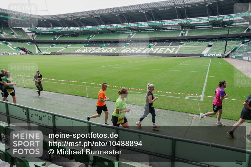 13.09.2026 - 21. swb-Marathon Bremen Michael Burmester http://msf.ph/oto/10488894 13.09.2026 10:36:38 Laufen im Stadion 10092, 10150, 10152, 10153, 10154, 10160, 10173, 10175, 10181, 10182, 10186, 10187, 10195, 10198, 10237, 10245, 10251, 10257, 10263, 10272, 10275, 10278, 10291, 10296, 10306, 10309, 10315, 10327, 10331, 10332, 10338, 10357, 10377, 10382, 10390, 10403, 10409, 10411, 10420, 10427, 10429, 10439, 10444, 10473, 10477, 10481, 10492, 10497, 10500, 10516, 10531, 10560, 10569, 10607, 10613, 10617, 10633, 10636, 10647, 10648, 10659, 10663, 10671, 10672, 10715 meine-sportfotos.de