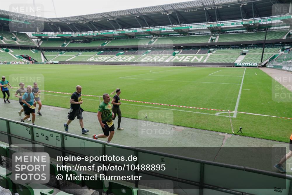 13.09.2026 - 21. swb-Marathon Bremen Michael Burmester http://msf.ph/oto/10488895 13.09.2026 10:36:39 Laufen im Stadion 10092, 10150, 10152, 10153, 10154, 10160, 10173, 10175, 10181, 10182, 10186, 10187, 10195, 10198, 10237, 10245, 10251, 10257, 10263, 10272, 10275, 10278, 10291, 10296, 10306, 10309, 10315, 10327, 10331, 10332, 10338, 10357, 10377, 10382, 10390, 10403, 10409, 10411, 10420, 10429, 10439, 10444, 10473, 10477, 10481, 10492, 10497, 10500, 10516, 10531, 10560, 10569, 10607, 10613, 10617, 10633, 10636, 10647, 10648, 10659, 10663, 10671, 10672, 10674, 10715 meine-sportfotos.de