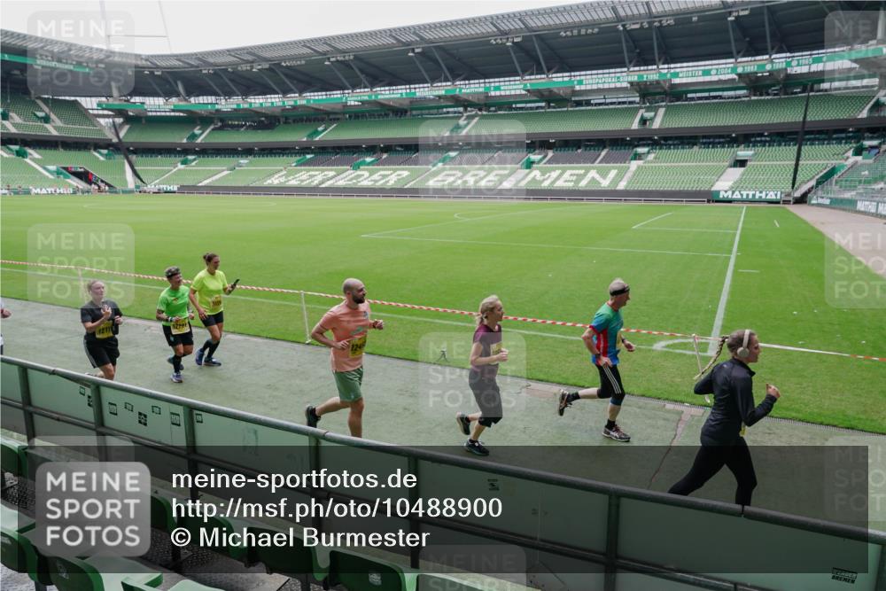 13.09.2026 - 21. swb-Marathon Bremen Michael Burmester http://msf.ph/oto/10488900 13.09.2026 10:36:44 Laufen im Stadion 10092, 10150, 10152, 10153, 10154, 10160, 10173, 10175, 10181, 10182, 10186, 10187, 10195, 10198, 10237, 10245, 10251, 10257, 10263, 10272, 10275, 10278, 10291, 10296, 10306, 10309, 10315, 10327, 10331, 10332, 10338, 10357, 10377, 10382, 10390, 10403, 10409, 10411, 10420, 10429, 10439, 10444, 10473, 10477, 10481, 10492, 10497, 10500, 10516, 10531, 10560, 10569, 10598, 10607, 10613, 10617, 10633, 10636, 10647, 10648, 10659, 10663, 10671, 10672, 10674 meine-sportfotos.de
