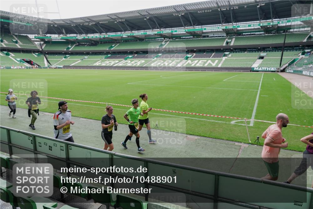 13.09.2026 - 21. swb-Marathon Bremen Michael Burmester http://msf.ph/oto/10488901 13.09.2026 10:36:45 Laufen im Stadion 10092, 10150, 10152, 10153, 10154, 10160, 10173, 10175, 10181, 10182, 10186, 10187, 10195, 10198, 10237, 10245, 10251, 10257, 10263, 10272, 10275, 10278, 10291, 10296, 10306, 10309, 10315, 10327, 10331, 10332, 10338, 10357, 10377, 10382, 10390, 10403, 10409, 10411, 10420, 10429, 10439, 10444, 10473, 10477, 10481, 10492, 10497, 10500, 10516, 10531, 10560, 10569, 10598, 10607, 10613, 10617, 10633, 10636, 10647, 10648, 10659, 10663, 10671, 10672, 10674 meine-sportfotos.de