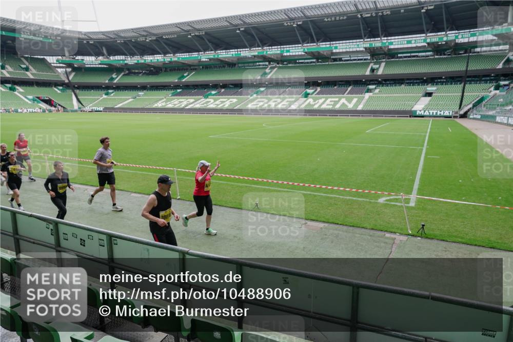 13.09.2026 - 21. swb-Marathon Bremen Michael Burmester http://msf.ph/oto/10488906 13.09.2026 10:36:51 Laufen im Stadion 10092, 10150, 10152, 10153, 10154, 10160, 10173, 10181, 10182, 10186, 10187, 10195, 10198, 10237, 10251, 10257, 10263, 10272, 10273, 10274, 10275, 10278, 10291, 10296, 10306, 10309, 10315, 10323, 10327, 10331, 10332, 10338, 10357, 10382, 10390, 10403, 10409, 10411, 10420, 10429, 10439, 10444, 10473, 10477, 10481, 10497, 10500, 10516, 10531, 10560, 10569, 10598, 10607, 10613, 10617, 10633, 10636, 10647, 10648, 10659, 10663, 10671, 10672, 10674 meine-sportfotos.de