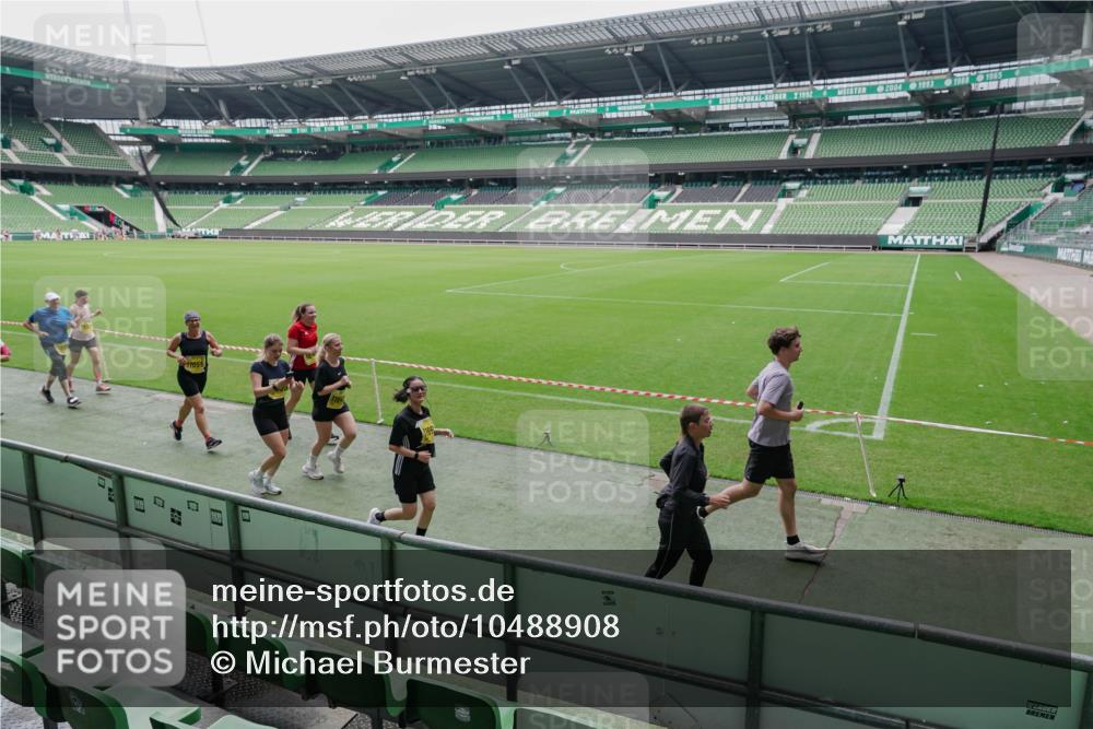 13.09.2026 - 21. swb-Marathon Bremen Michael Burmester http://msf.ph/oto/10488908 13.09.2026 10:36:53 Laufen im Stadion 10092, 10150, 10152, 10153, 10154, 10160, 10181, 10182, 10186, 10187, 10195, 10198, 10237, 10251, 10257, 10263, 10272, 10273, 10274, 10275, 10278, 10291, 10296, 10306, 10309, 10315, 10323, 10327, 10331, 10332, 10338, 10357, 10382, 10390, 10403, 10409, 10411, 10420, 10429, 10439, 10444, 10473, 10477, 10481, 10497, 10500, 10516, 10531, 10560, 10569, 10598, 10607, 10613, 10617, 10633, 10636, 10647, 10648, 10659, 10663, 10671, 10672, 10674 meine-sportfotos.de