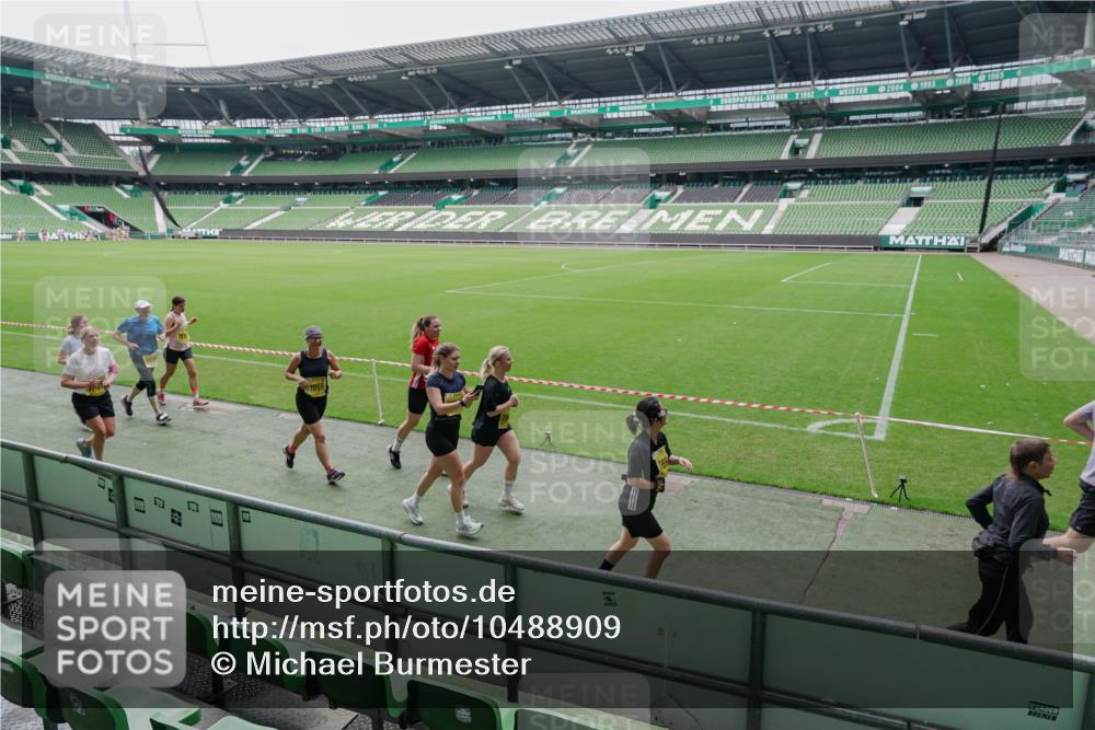 13.09.2026 - 21. swb-Marathon Bremen Michael Burmester http://msf.ph/oto/10488909 13.09.2026 10:36:54 Laufen im Stadion 10092, 10150, 10152, 10153, 10154, 10160, 10181, 10182, 10186, 10187, 10195, 10198, 10237, 10251, 10257, 10263, 10272, 10273, 10274, 10275, 10278, 10291, 10296, 10306, 10309, 10315, 10323, 10327, 10331, 10332, 10338, 10357, 10382, 10390, 10403, 10409, 10411, 10420, 10429, 10439, 10444, 10473, 10477, 10481, 10497, 10500, 10516, 10531, 10560, 10569, 10598, 10607, 10613, 10617, 10633, 10636, 10647, 10648, 10659, 10663, 10671, 10672, 10674 meine-sportfotos.de