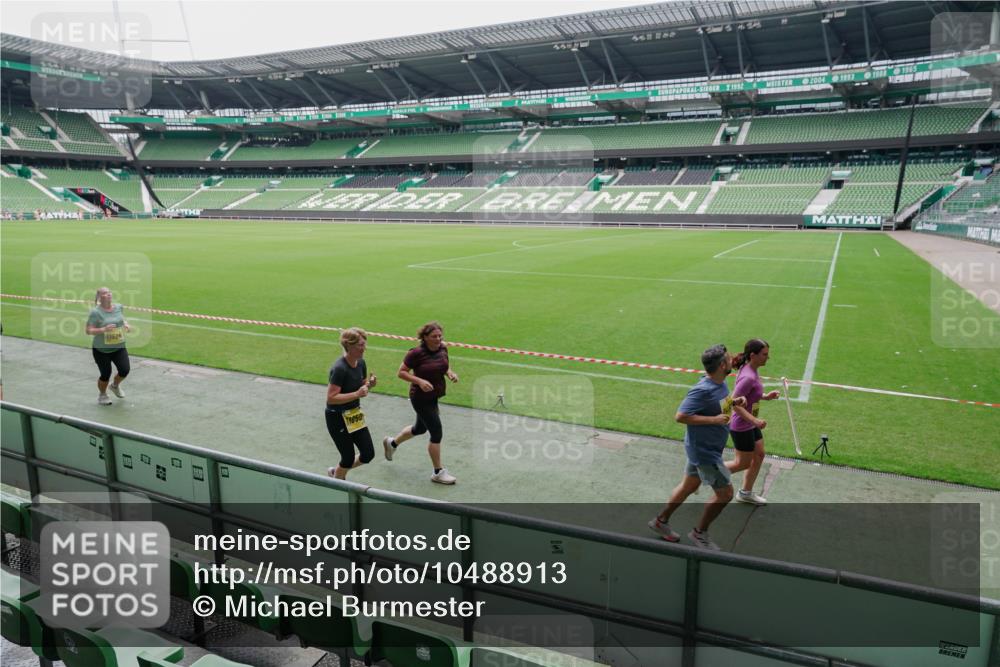 13.09.2026 - 21. swb-Marathon Bremen Michael Burmester http://msf.ph/oto/10488913 13.09.2026 10:37:00 Laufen im Stadion 10090, 10091, 10092, 10150, 10152, 10153, 10154, 10160, 10182, 10186, 10187, 10195, 10198, 10237, 10251, 10257, 10263, 10272, 10273, 10274, 10275, 10278, 10283, 10291, 10296, 10306, 10315, 10323, 10327, 10331, 10332, 10338, 10357, 10382, 10390, 10403, 10409, 10411, 10420, 10429, 10439, 10444, 10473, 10477, 10481, 10488, 10497, 10500, 10516, 10531, 10560, 10569, 10598, 10607, 10613, 10617, 10633, 10647, 10648, 10659, 10663, 10671, 10672, 10674 meine-sportfotos.de