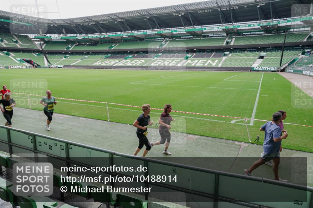 13.09.2026 - 21. swb-Marathon Bremen Michael Burmester http://msf.ph/oto/10488914 13.09.2026 10:37:00 Laufen im Stadion 10090, 10091, 10092, 10150, 10152, 10153, 10154, 10160, 10182, 10186, 10187, 10195, 10198, 10237, 10251, 10257, 10263, 10272, 10273, 10274, 10275, 10278, 10283, 10291, 10296, 10306, 10315, 10323, 10327, 10331, 10332, 10338, 10357, 10382, 10390, 10403, 10409, 10411, 10420, 10429, 10439, 10444, 10473, 10477, 10481, 10488, 10497, 10500, 10516, 10531, 10560, 10569, 10598, 10607, 10613, 10617, 10633, 10647, 10648, 10659, 10663, 10671, 10672, 10674 meine-sportfotos.de