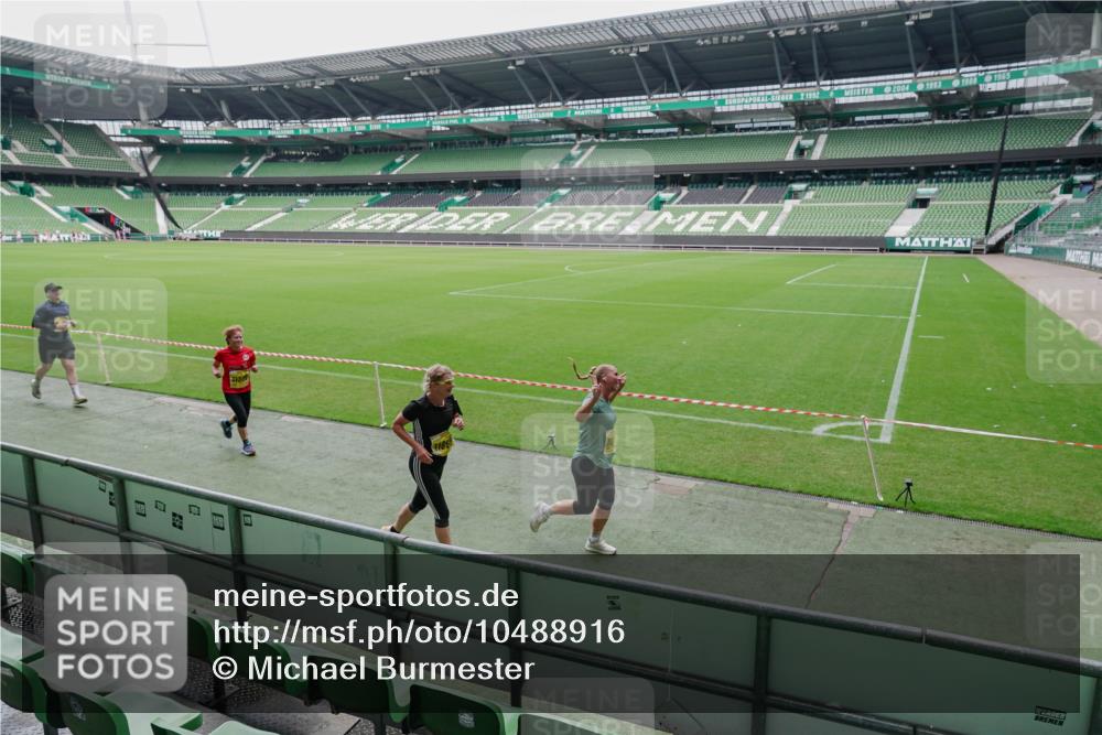 13.09.2026 - 21. swb-Marathon Bremen Michael Burmester http://msf.ph/oto/10488916 13.09.2026 10:37:03 Laufen im Stadion 10090, 10091, 10092, 10150, 10152, 10153, 10154, 10160, 10182, 10186, 10187, 10195, 10198, 10237, 10251, 10257, 10263, 10272, 10273, 10274, 10275, 10278, 10283, 10291, 10296, 10306, 10315, 10323, 10327, 10331, 10332, 10338, 10357, 10382, 10390, 10403, 10409, 10411, 10420, 10429, 10439, 10444, 10473, 10477, 10481, 10488, 10497, 10500, 10516, 10531, 10560, 10569, 10598, 10607, 10613, 10617, 10633, 10647, 10648, 10659, 10663, 10671, 10672, 10674 meine-sportfotos.de
