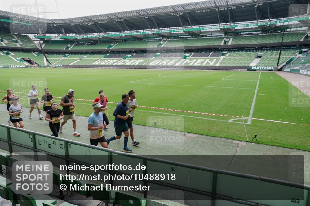13.09.2026 - 21. swb-Marathon Bremen Michael Burmester http://msf.ph/oto/10488918 13.09.2026 10:37:10 Laufen im Stadion 10090, 10091, 10092, 10150, 10152, 10153, 10154, 10160, 10186, 10187, 10198, 10237, 10251, 10257, 10263, 10272, 10273, 10274, 10275, 10278, 10283, 10291, 10296, 10306, 10315, 10323, 10327, 10331, 10332, 10338, 10357, 10375, 10376, 10382, 10390, 10403, 10409, 10411, 10420, 10429, 10432, 10439, 10444, 10473, 10481, 10488, 10497, 10500, 10516, 10531, 10560, 10569, 10598, 10607, 10613, 10633, 10647, 10648, 10654, 10659, 10663, 10671, 10672, 10674 meine-sportfotos.de