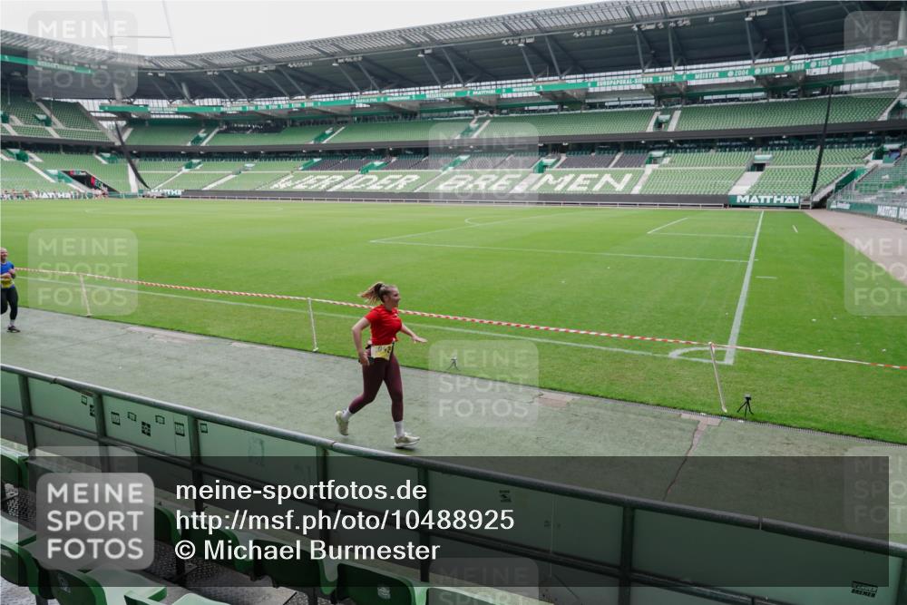 13.09.2026 - 21. swb-Marathon Bremen Michael Burmester http://msf.ph/oto/10488925 13.09.2026 10:37:16 Laufen im Stadion 10090, 10091, 10092, 10150, 10152, 10153, 10154, 10160, 10186, 10187, 10190, 10198, 10237, 10251, 10257, 10263, 10272, 10273, 10274, 10275, 10278, 10283, 10291, 10296, 10305, 10306, 10315, 10323, 10327, 10331, 10332, 10338, 10357, 10370, 10375, 10376, 10382, 10390, 10403, 10411, 10420, 10429, 10432, 10439, 10444, 10473, 10481, 10488, 10497, 10500, 10516, 10531, 10560, 10569, 10598, 10607, 10613, 10633, 10647, 10648, 10654, 10659, 10663, 10671, 10672, 10674 meine-sportfotos.de