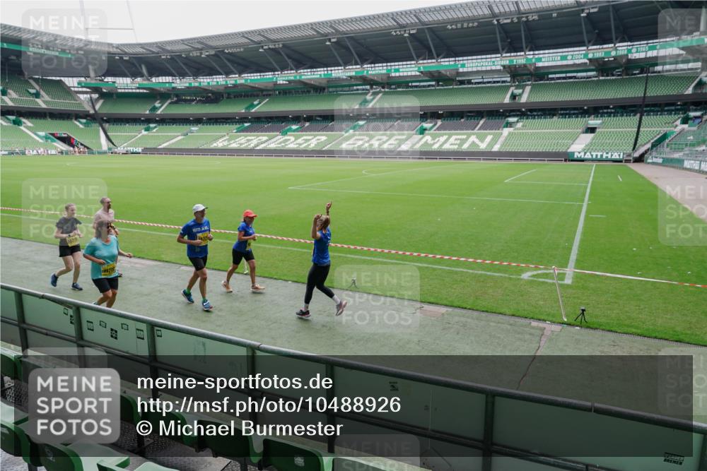 13.09.2026 - 21. swb-Marathon Bremen Michael Burmester http://msf.ph/oto/10488926 13.09.2026 10:37:20 Laufen im Stadion 10090, 10091, 10092, 10150, 10153, 10154, 10160, 10186, 10187, 10190, 10198, 10237, 10251, 10257, 10263, 10272, 10273, 10274, 10275, 10278, 10283, 10291, 10296, 10305, 10306, 10315, 10323, 10327, 10331, 10332, 10338, 10370, 10375, 10376, 10382, 10390, 10403, 10411, 10420, 10429, 10432, 10439, 10444, 10465, 10473, 10481, 10488, 10497, 10500, 10516, 10531, 10560, 10569, 10598, 10607, 10613, 10633, 10647, 10648, 10654, 10659, 10663, 10671, 10672, 10674, 10823 meine-sportfotos.de