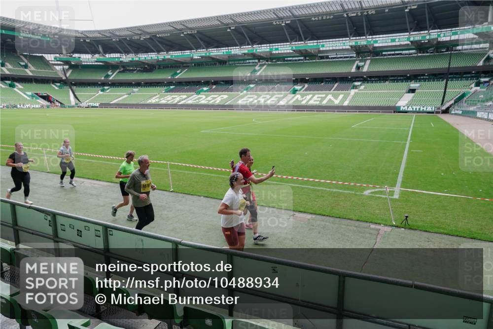 13.09.2026 - 21. swb-Marathon Bremen Michael Burmester http://msf.ph/oto/10488934 13.09.2026 10:37:30 Laufen im Stadion 10090, 10091, 10092, 10150, 10153, 10154, 10160, 10186, 10187, 10190, 10198, 10205, 10237, 10251, 10257, 10272, 10273, 10274, 10275, 10278, 10283, 10291, 10296, 10305, 10315, 10323, 10327, 10331, 10332, 10338, 10370, 10375, 10376, 10382, 10390, 10403, 10411, 10420, 10429, 10432, 10439, 10444, 10465, 10488, 10497, 10500, 10516, 10531, 10560, 10569, 10598, 10607, 10613, 10633, 10647, 10648, 10654, 10659, 10663, 10674, 10802, 10823 meine-sportfotos.de
