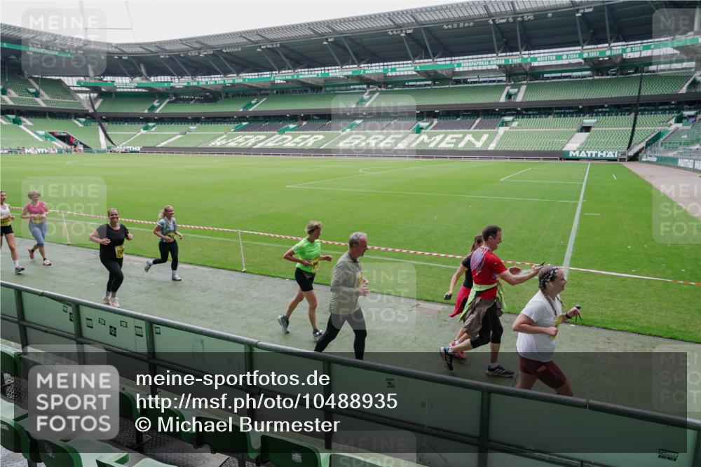 13.09.2026 - 21. swb-Marathon Bremen Michael Burmester http://msf.ph/oto/10488935 13.09.2026 10:37:31 Laufen im Stadion 10090, 10091, 10092, 10150, 10153, 10154, 10160, 10186, 10187, 10190, 10198, 10205, 10237, 10251, 10257, 10272, 10273, 10274, 10275, 10278, 10283, 10291, 10296, 10305, 10315, 10323, 10327, 10331, 10332, 10338, 10370, 10375, 10376, 10382, 10390, 10403, 10411, 10420, 10429, 10432, 10439, 10444, 10465, 10488, 10497, 10500, 10516, 10531, 10560, 10569, 10598, 10607, 10613, 10633, 10647, 10648, 10654, 10659, 10663, 10674, 10802, 10823 meine-sportfotos.de
