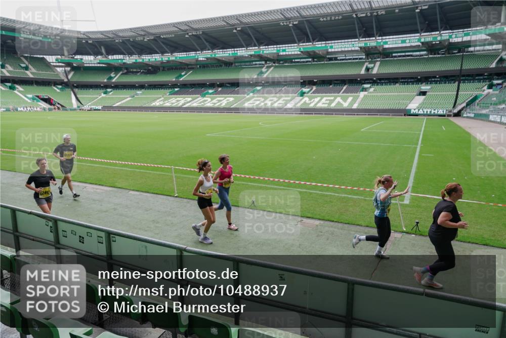 13.09.2026 - 21. swb-Marathon Bremen Michael Burmester http://msf.ph/oto/10488937 13.09.2026 10:37:34 Laufen im Stadion 10090, 10091, 10092, 10150, 10153, 10154, 10160, 10186, 10187, 10190, 10198, 10205, 10237, 10251, 10257, 10272, 10273, 10274, 10275, 10278, 10283, 10291, 10296, 10305, 10315, 10323, 10327, 10331, 10332, 10338, 10370, 10375, 10376, 10382, 10390, 10403, 10411, 10420, 10429, 10432, 10444, 10465, 10488, 10497, 10500, 10516, 10531, 10560, 10569, 10598, 10607, 10613, 10633, 10647, 10648, 10654, 10659, 10663, 10674, 10695, 10802, 10823 meine-sportfotos.de
